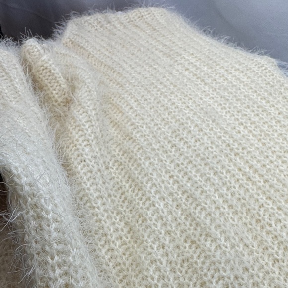 Easel Los Angeles Ivory Fuzzy Knit Oversized Sweater Sz S/M Soft Cozy Pullover - Picture 7 of 7